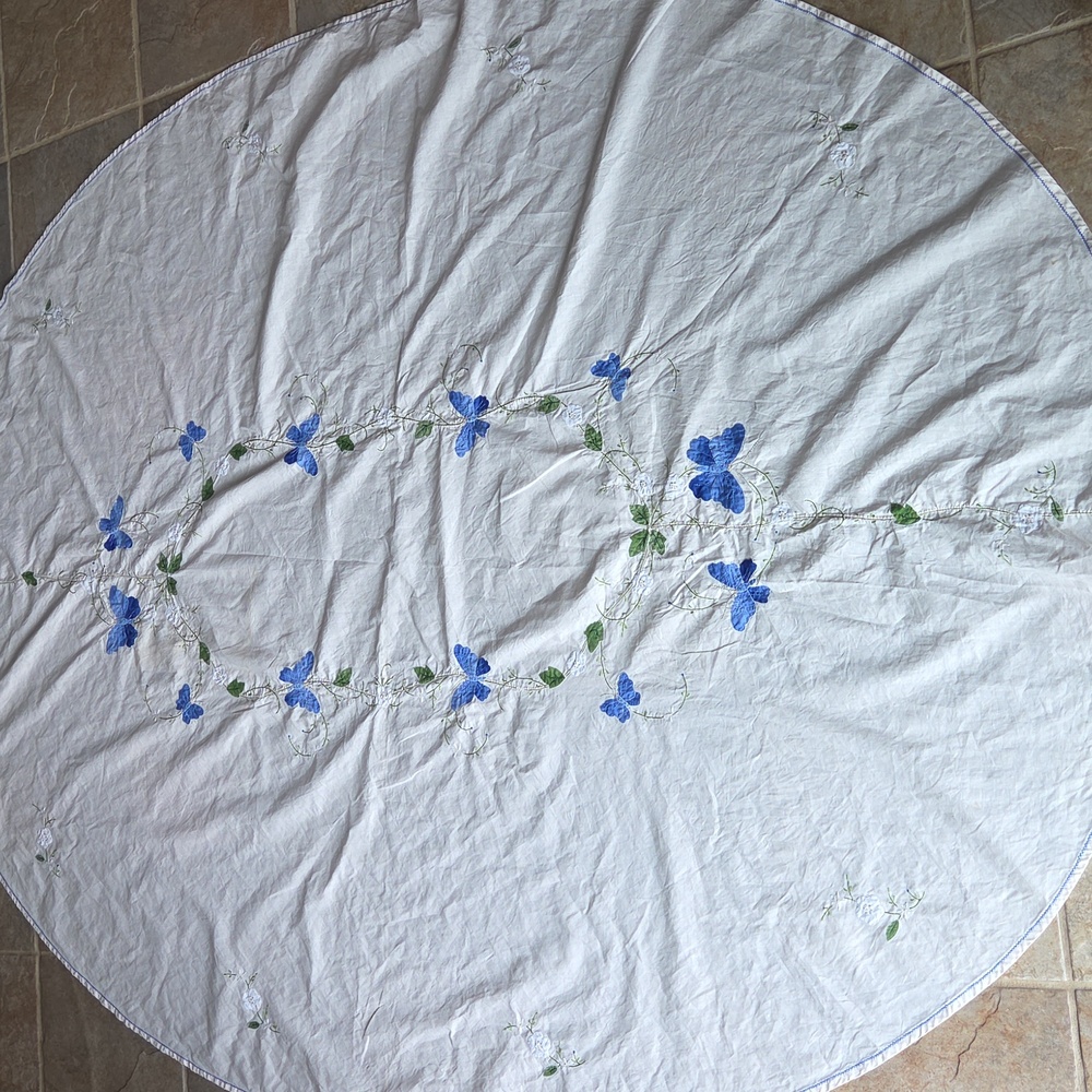 Cottagecore Vintage Hand Embroidered Applique Butterfly Oval Tablecloth - Picture 17 of 17